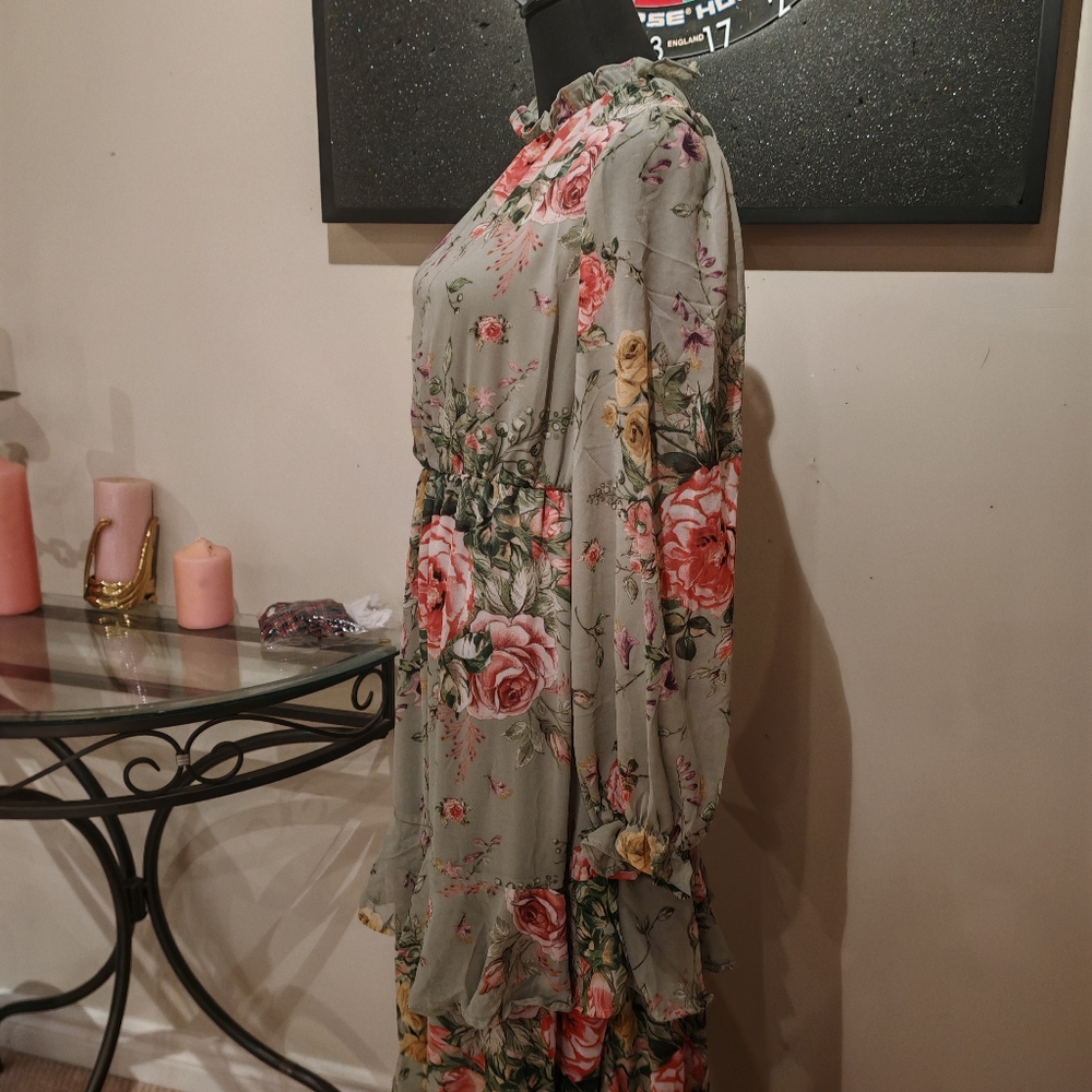 Vila tiered maxi summer vacation dress in garden floral - Picture 10 of 14